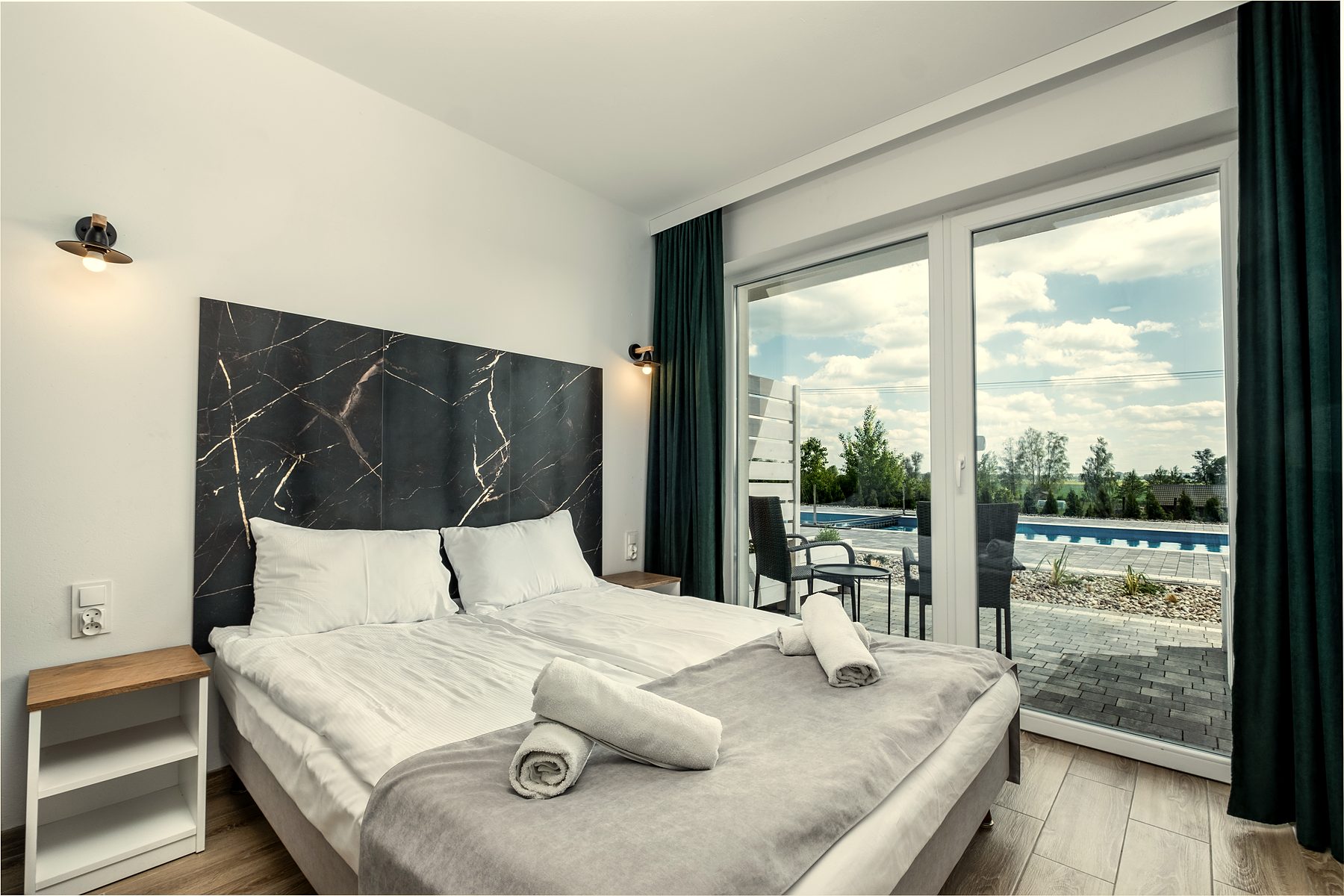 Pokój z wyjściem na balkon